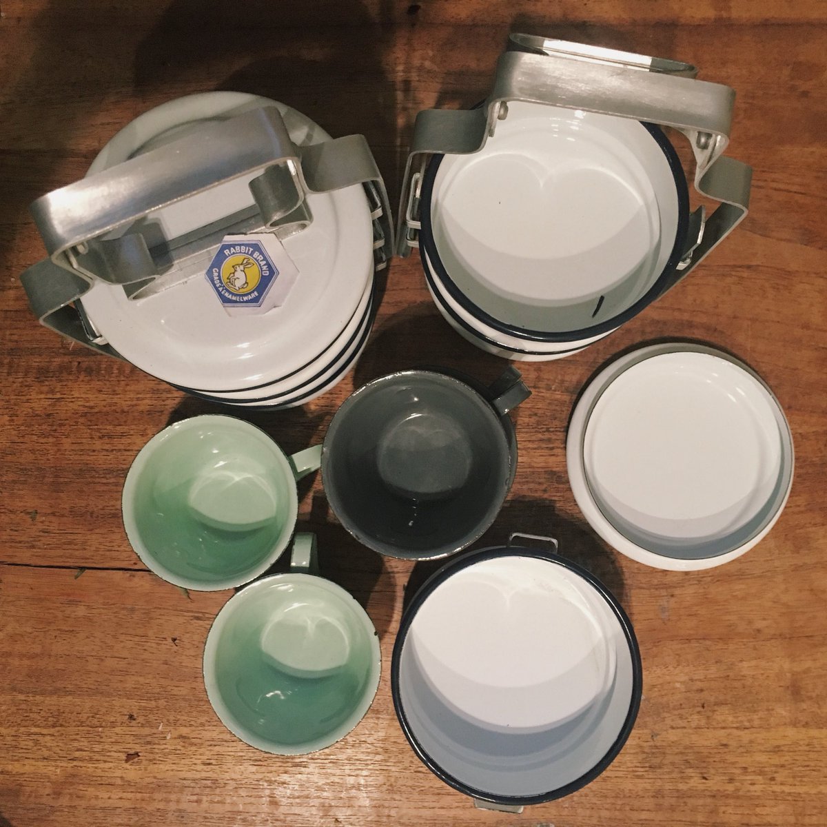 reine_kobe's tweet photo. enamel lunch box🥪
enamel cups☕️
#神戸 #reine_kobe #vintage #雑貨 #ビンテージ雑貨 #インテリア #vintage #ホーロー #emamel #カップ #アウトドアにもオススメ https://t.co/TaDWoYY73o