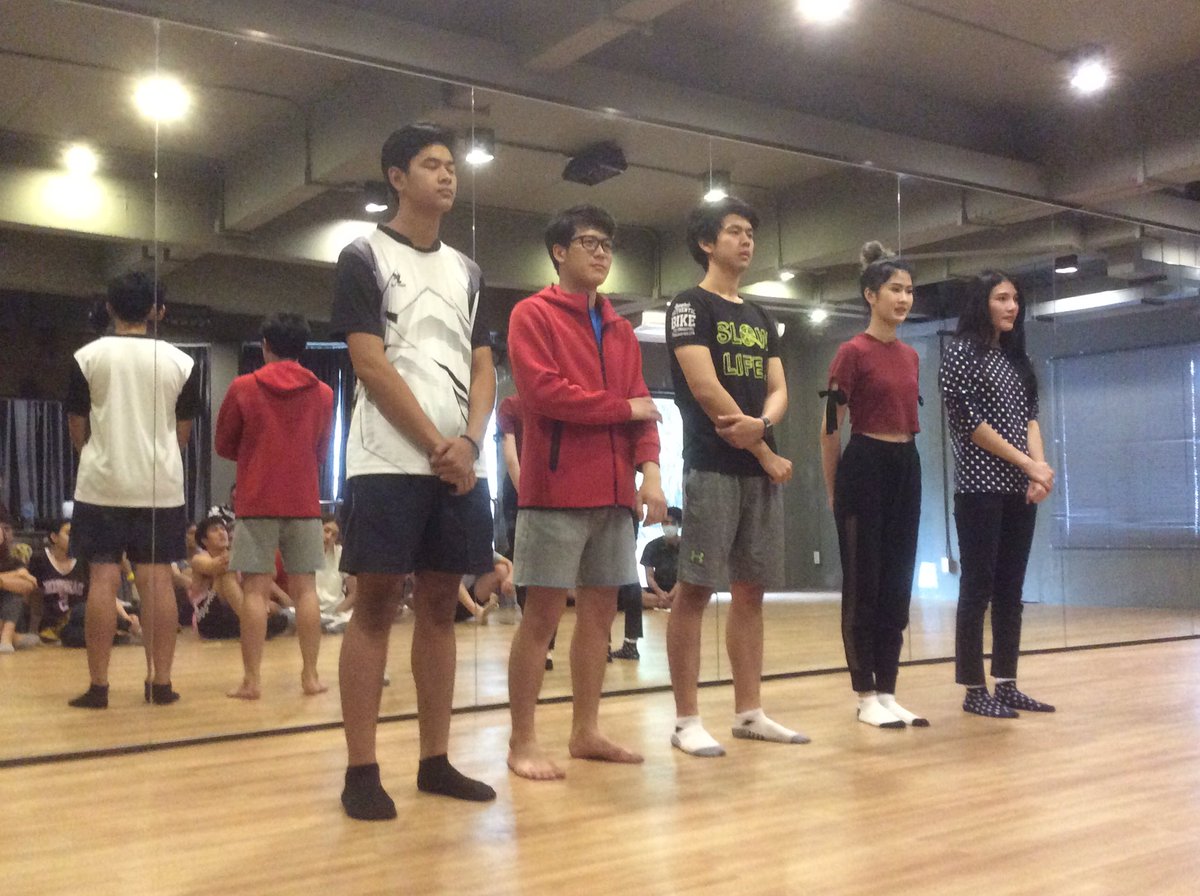 PrinceOfZodiac1's tweet photo. เวริค์ชอปร้องเพลง Class ครูก้อง ติดตามเรียลลิตี้ได้เร็วๆนี้
#PrinceOfZodiac
#zodiac
#เจ้าชาย12ราศี
#โรงเรียนปั้นศิลปินzodiac
#ZIE
#jamsai
#bwelldrink
#labwhite
#wearemodel
#gmcstyle #gmcstyletailors
#makeupstorethailand #makeupstore https://t.co/0OR1bTXkw6