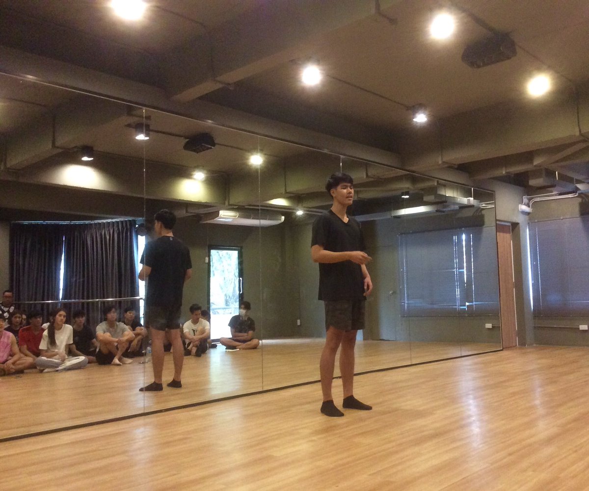 PrinceOfZodiac1's tweet photo. เวริค์ชอปร้องเพลง Class ครูก้อง ติดตามเรียลลิตี้ได้เร็วๆนี้
#PrinceOfZodiac
#zodiac
#เจ้าชาย12ราศี
#โรงเรียนปั้นศิลปินzodiac
#ZIE
#jamsai
#bwelldrink
#labwhite
#wearemodel
#gmcstyle #gmcstyletailors
#makeupstorethailand #makeupstore https://t.co/0OR1bTXkw6