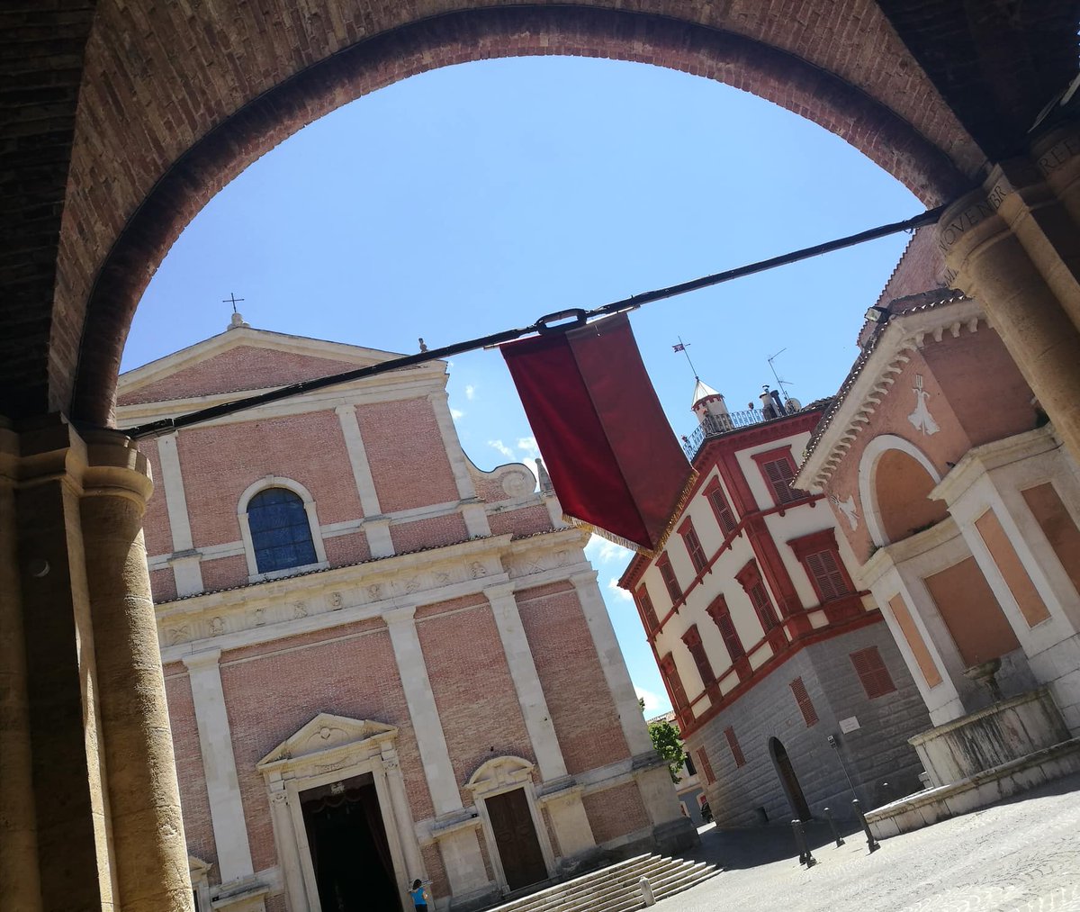 Le bandiere del Palio iniziano a sventolare nelle piazze di Fabriano <a href="/fabrianopalio/">Palio San Giovanni</a> <a href="/MarcheTourism/">Marche Tourism</a> <a href="/FabrianoEventi/">Fabriano Eventi</a> #fabriano #destinazionemarche