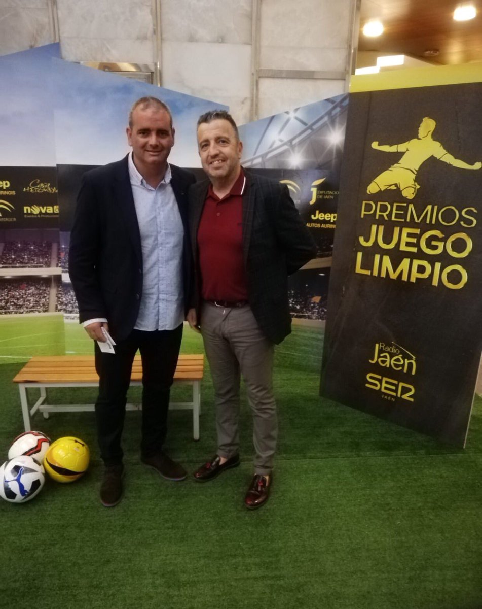 Ayer nuestro entrenador <a href="/parraga_ortiz/">Jesús Párraga Ortiz</a> fue fue premiado en la XX edición de la Gala Juego limpio organizada por <a href="/CadenaSERJaen/">SER Radio Jaén</a> y presentada por <a href="/eduard_oliver/">Eduardo Oliver</a> . Nuestro presidente <a href="/FRANCIISCOJOSE/">FRANCIISCO JOSE MART</a> fue el encargado de entregarle el galardón