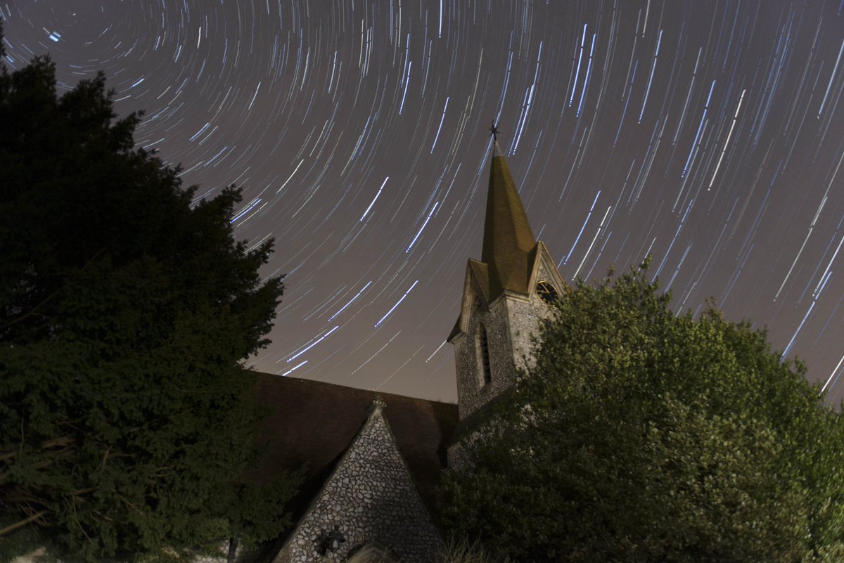 aphphotographer's tweet photo. Stars Saturday - @VisitEngland #astrophotography #astro #stars #nightphotography #nightsky #night #darkness #photography #manfrotto #Nikon #startrails #longexposure #slowexposure #starssaturday #blendworth #horndean #hampshire #church https://t.co/xEXnHKQgFE