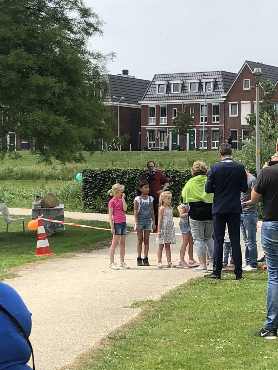 D66Fa's tweet photo. De sponsorloop gaat zo starten #dierendal #Waddinxveen https://t.co/3iLQ3lPi8A