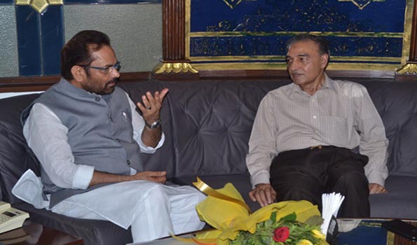 nkm19581's tweet photo. #नकवी ने की #सिराजुद्दीन कुरैशी से मुलाकात
@naqvimukhtar
@BJP4India
#SirajuddinQureshi
#meeting
https://t.co/YSux3lrSBg https://t.co/GWoivpd0GR