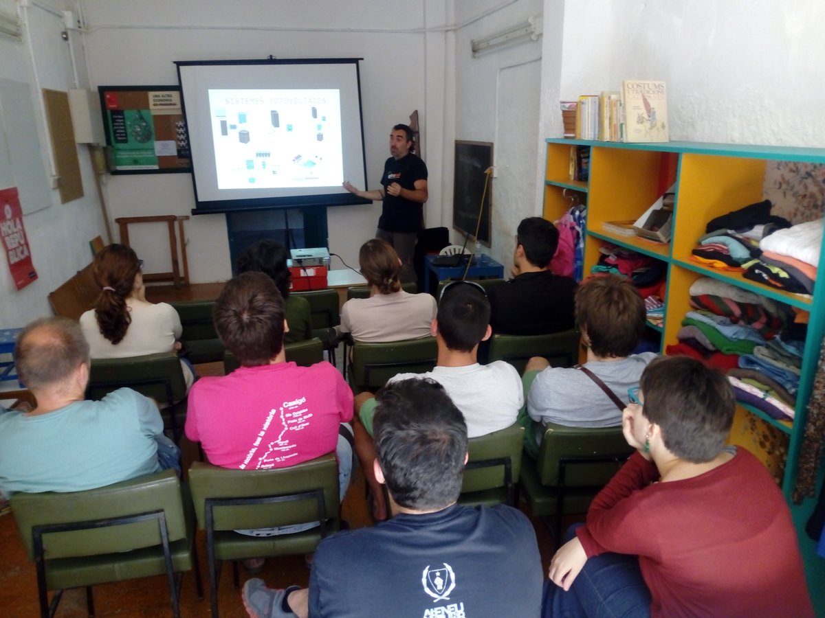CoopDeCapAnoia's tweet photo. Xerrada "energia solar i autoconsum" a @Naturalmentcoop #coopdecap https://t.co/EOByDUqDHQ