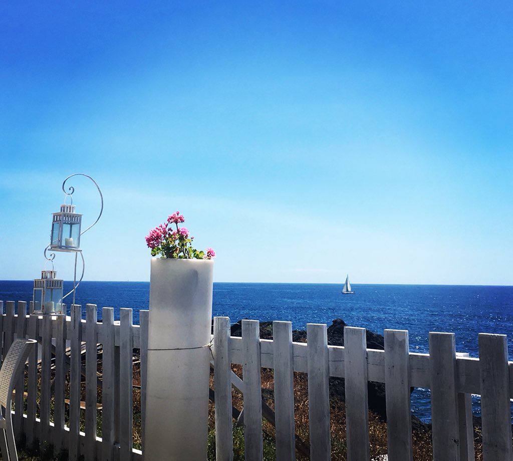 stellagioia's tweet image. Not a bad place to have breakfast, wouldn’t you agree? ☀️🌊 #weekend #SummerModeOn