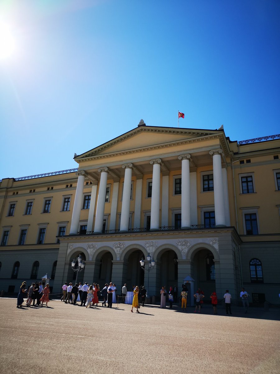 andersgundersen's tweet photo. Whirlwind Oslo visit: caught up with the amazing and growing @sensonomic team and old friends, and partied with #SIKT at the Royal Palace and @MESHnorway. Many thanks to Her Majesty The Queen and @Kronprinsparet for being such amazing hosts! https://t.co/IPoJJSuhad