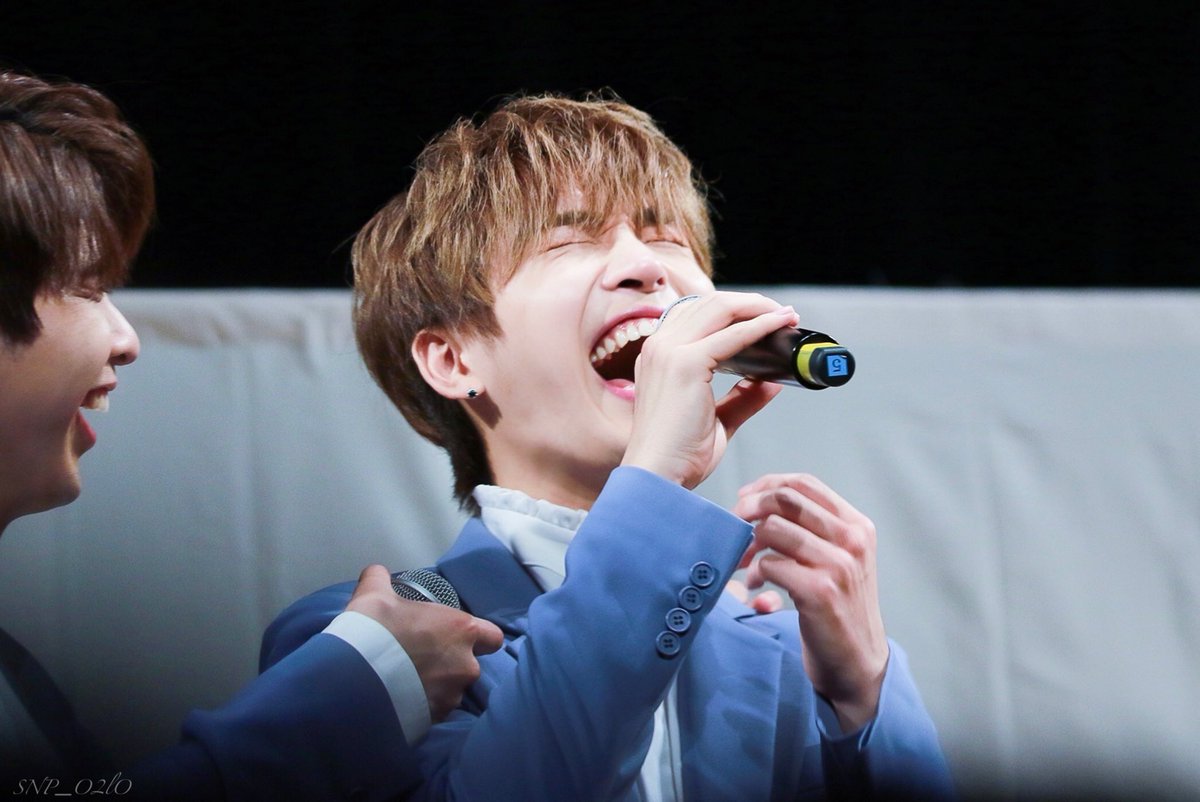 SNP_O2lO's tweet photo. 180603 IMP홀 
#Snuper #스누퍼 #SANGHO #상호 #BLOSSOM #튤립 #Tulips @snuper6 
상호가 웃는모습이 보기만해도 행복해...💕 https://t.co/Lyw9TMIEv6