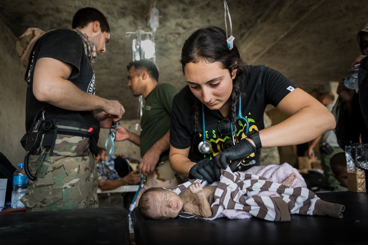 pmarsupia's tweet photo. Tenéis que ver esta galería de fotos de Claire Thomas (@sctphotographer) sobre la batalla por Mosul. #RememberMosul https://t.co/7fUaRmU1GB https://t.co/wsBlTq2knp