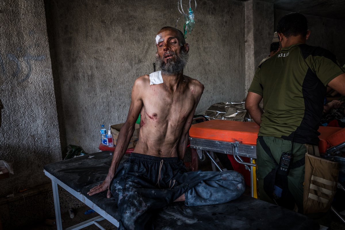 pmarsupia's tweet photo. Tenéis que ver esta galería de fotos de Claire Thomas (@sctphotographer) sobre la batalla por Mosul. #RememberMosul https://t.co/7fUaRmU1GB https://t.co/wsBlTq2knp