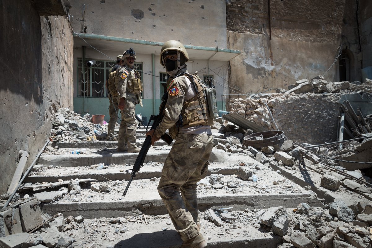 pmarsupia's tweet photo. Tenéis que ver esta galería de fotos de Claire Thomas (@sctphotographer) sobre la batalla por Mosul. #RememberMosul https://t.co/7fUaRmU1GB https://t.co/wsBlTq2knp