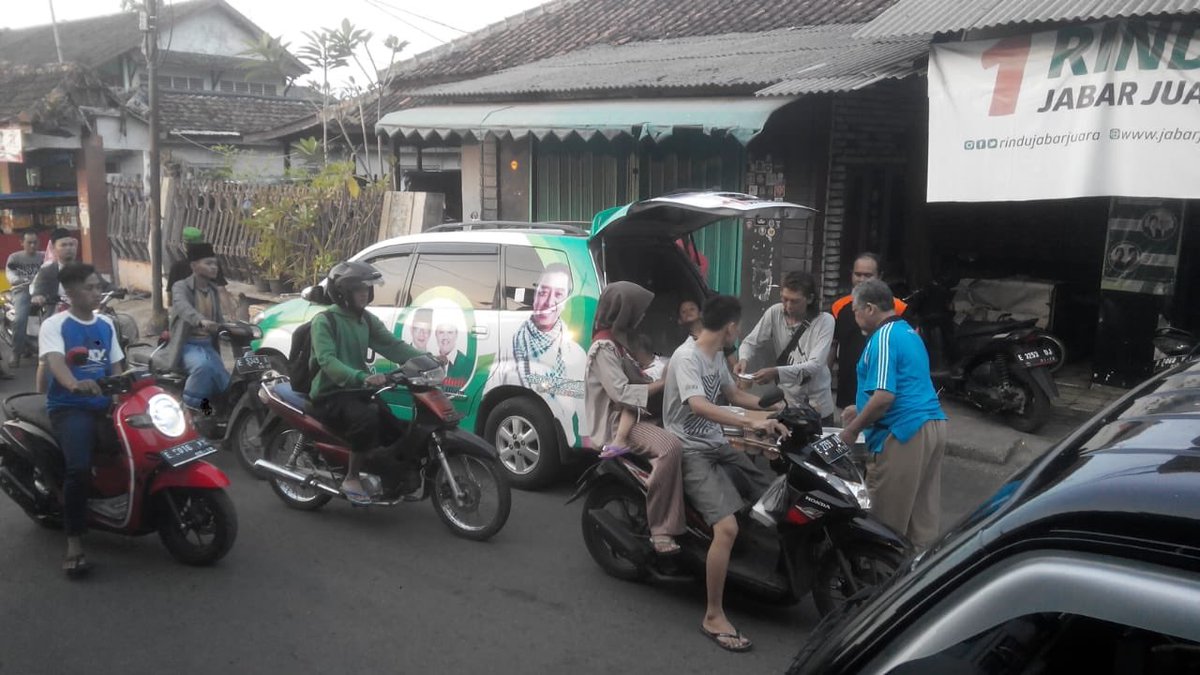 aliimron200277's tweet photo. Berbagi kebaikan utk kemenangan rindu jabar sopan majalengka... https://t.co/1iZ4mGg5jq