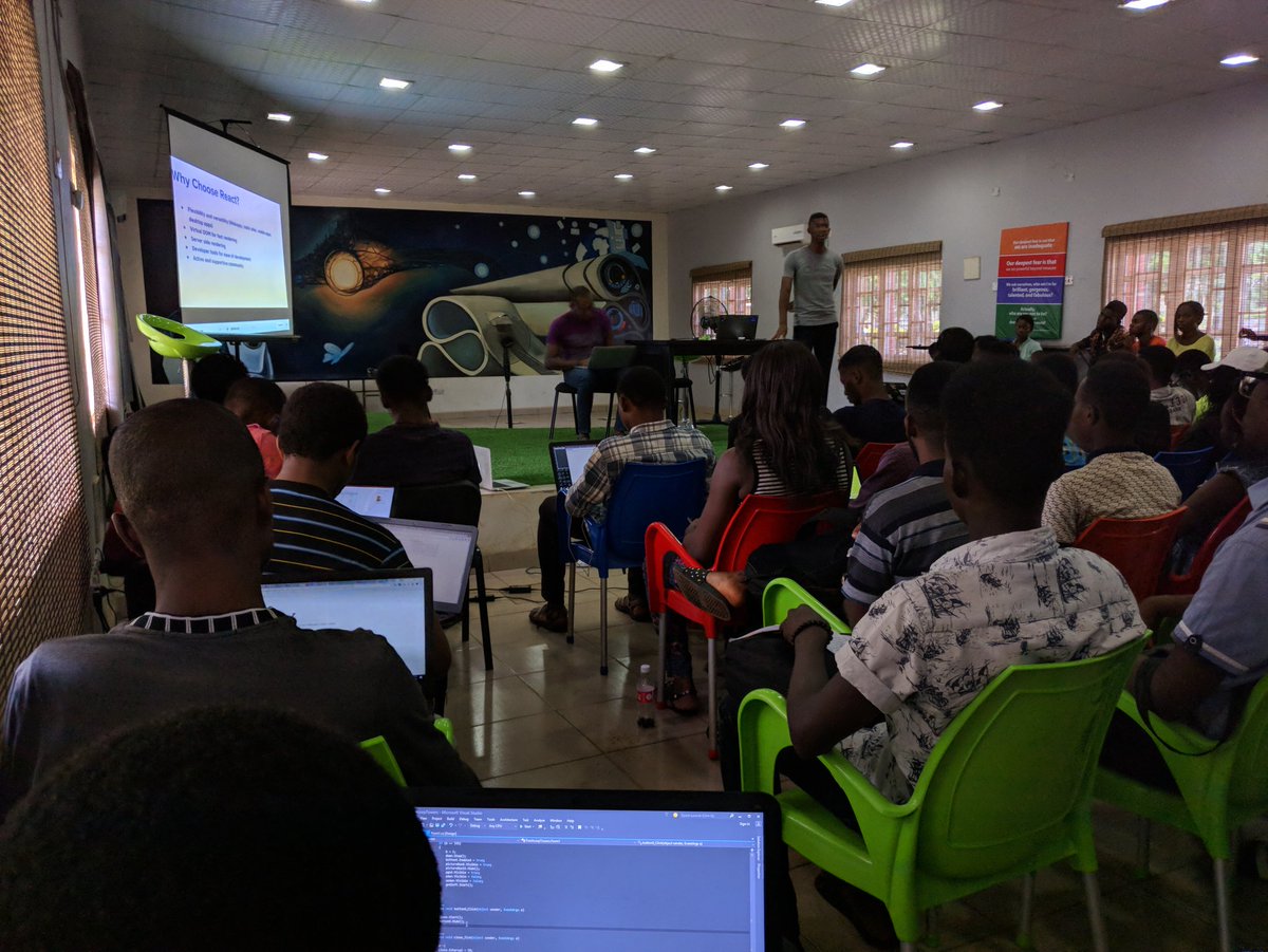 forLoopUNN's tweet photo. Why Choose React?
Session by @ParadiseKelechi
#forLoopUNN #HacktheDen @theflutterwave @forLoopAfrica https://t.co/H2LAYaxTj3