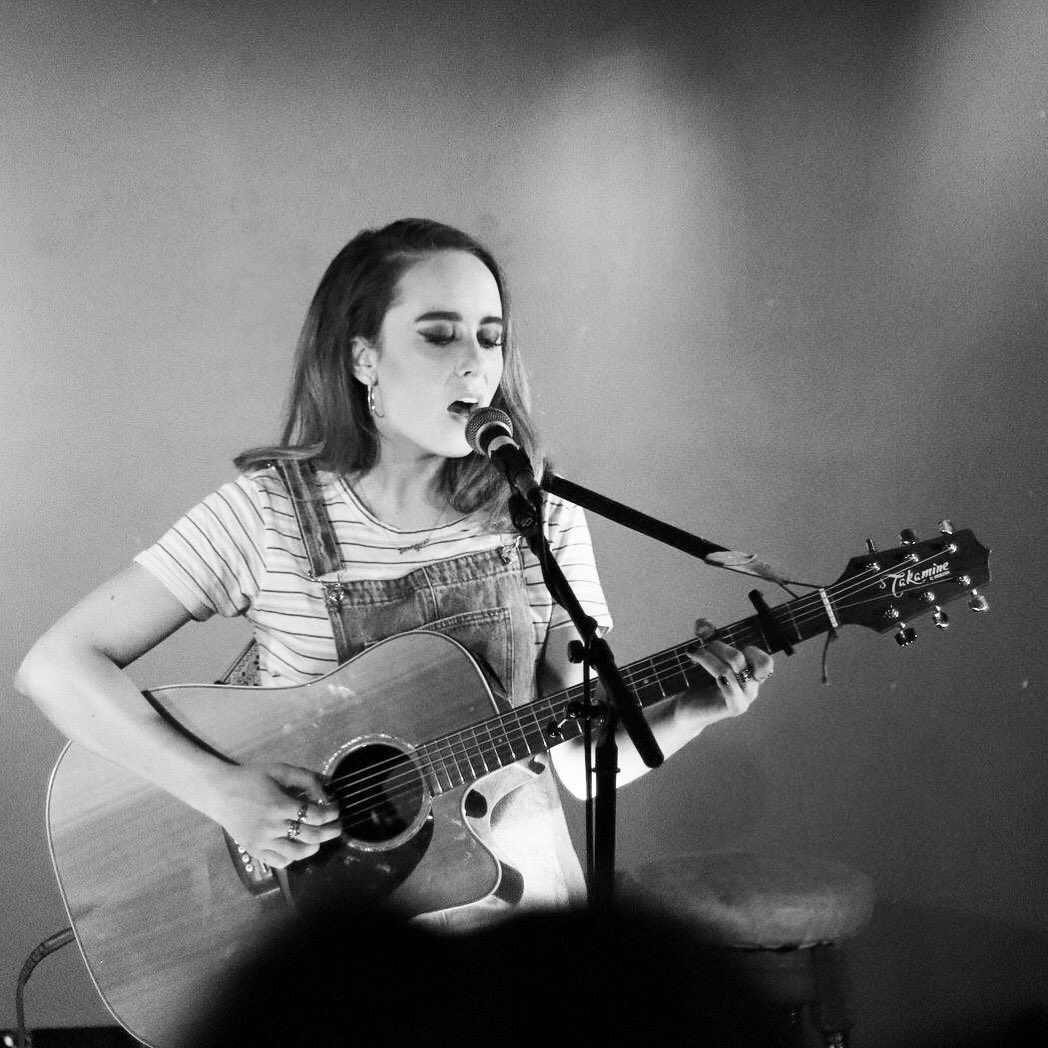 had the pleasure of performing with an incredibly talented group on Thursday in <a href="/bellobardublin/">BelloBarDublin</a> 🌈
thanks to <a href="/hotpress/">Hot Press</a> (MIX Course) for the opportunity and Jack Daniels for sponsoring the night 🌻
📸 @burnout_photo 

📸 @burnout_photo 
#hotpress #irishmusicparty