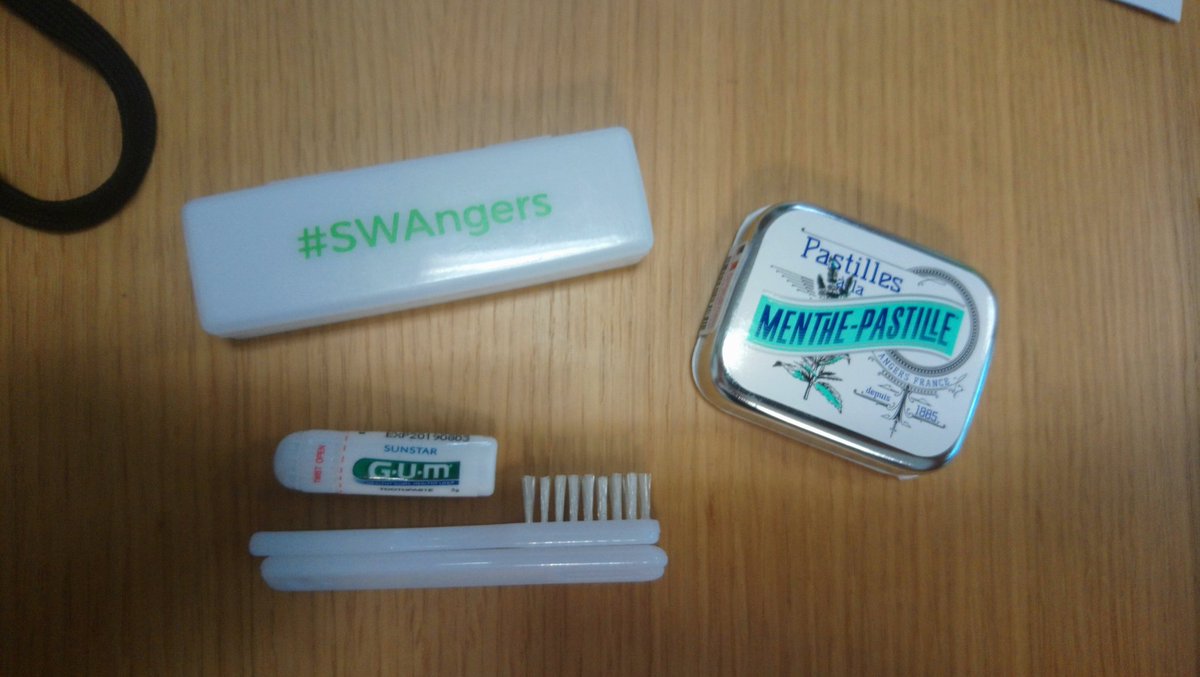 MetivAntoine's tweet photo. Contenu de tote bac startup week-end Angers : pastilles #menthepastille et brosse à dent. Message subliminal ?🤨🤨🤔
#SWAngers https://t.co/siSrcNqiGR
