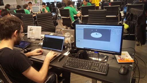 VitaminaCPP's tweet image. Equipo creativo y equipo programación, en #kinggamejam