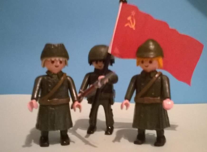 Anem cap el <a href="/PCE_roures/">Kommunist Party of Kingston, Jamaica, West Indies.</a> , a veure si eixamplem les bases