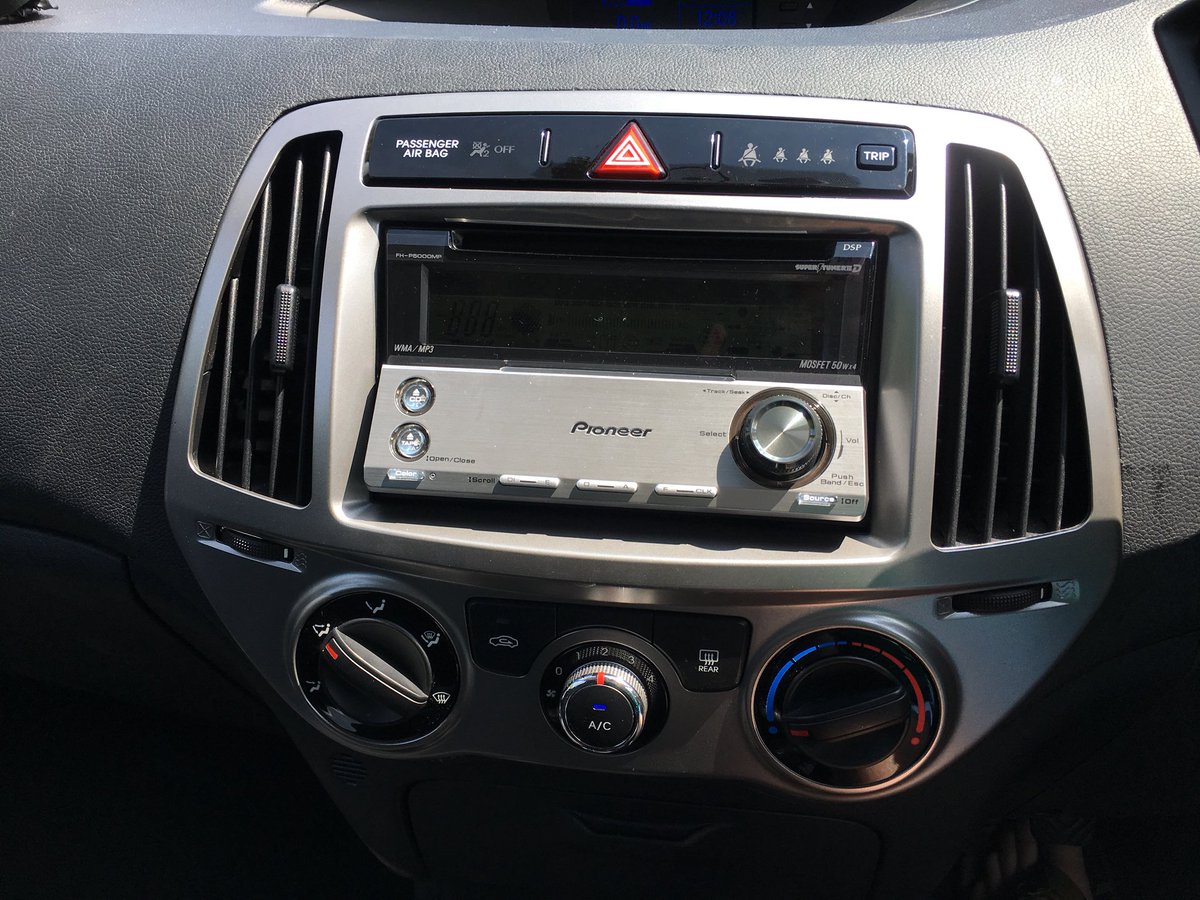 dan_colmer's tweet photo. Cassette deck in a 2013 Hyundai. Why not? https://t.co/3yEeqIbGGe