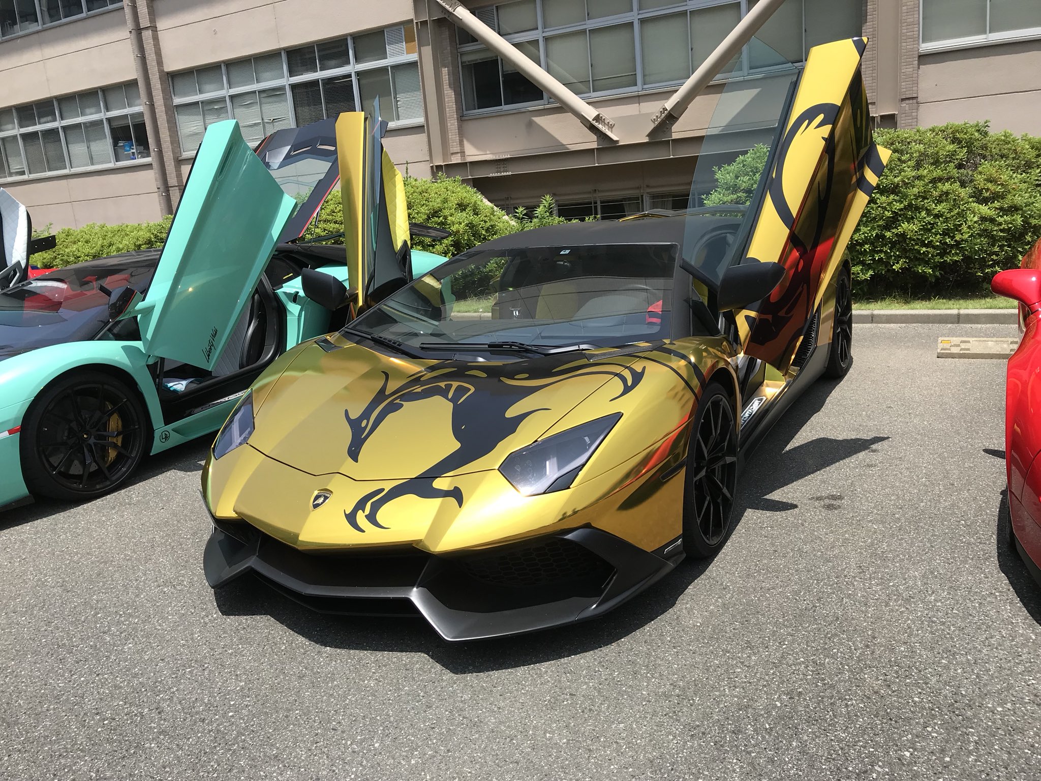 Twitter 上的 Akira 今日の城東の文化祭はえぐかった これ見てめっちゃ興奮した 1枚目の金のランボルギーニはgackt が乗りよったやつらしいし ほかの車もえげつなかった 初めて城東の文化祭で興奮したわ 爆笑 T Co C94cqt8xsi Twitter