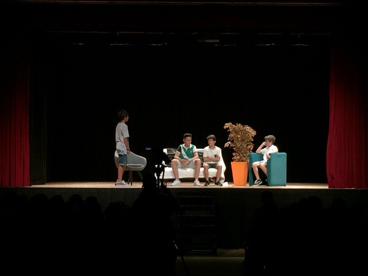 oncosalut's tweet photo. Reprenem l’activitat d’aquest 2018 col·laborant amb el grup de teatre de #Cabrils amb l’obra “Realitat relativa” d’en Jesús Milà. La recaptació del teatre solidari contribuirà a lluitar contra el #càncer.  Moltes gràcies per la vostra col·laboració! https://t.co/yYnbaCRxCI