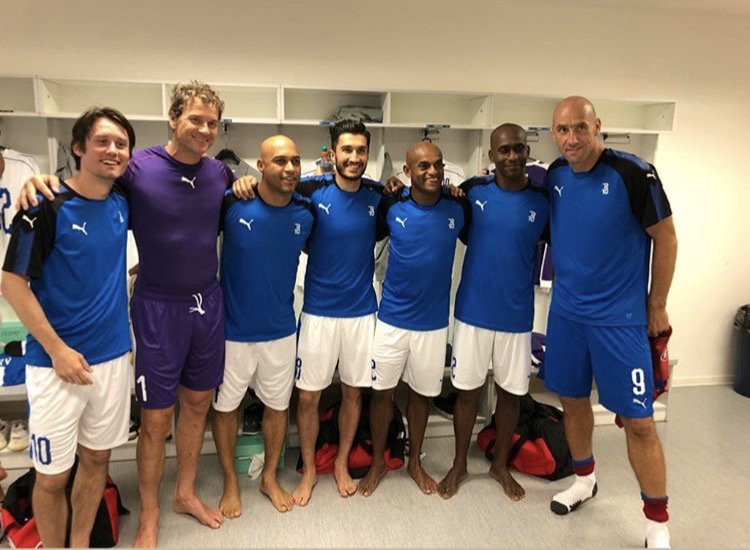 bvbaze's tweet photo. Thomas Rosicky'nin vida oyununda BVB əfsanələri

#rosicky #lehmann #dede #sahin #ewerthon #evanilson #koller  #bvb https://t.co/pfCmYFGOYJ