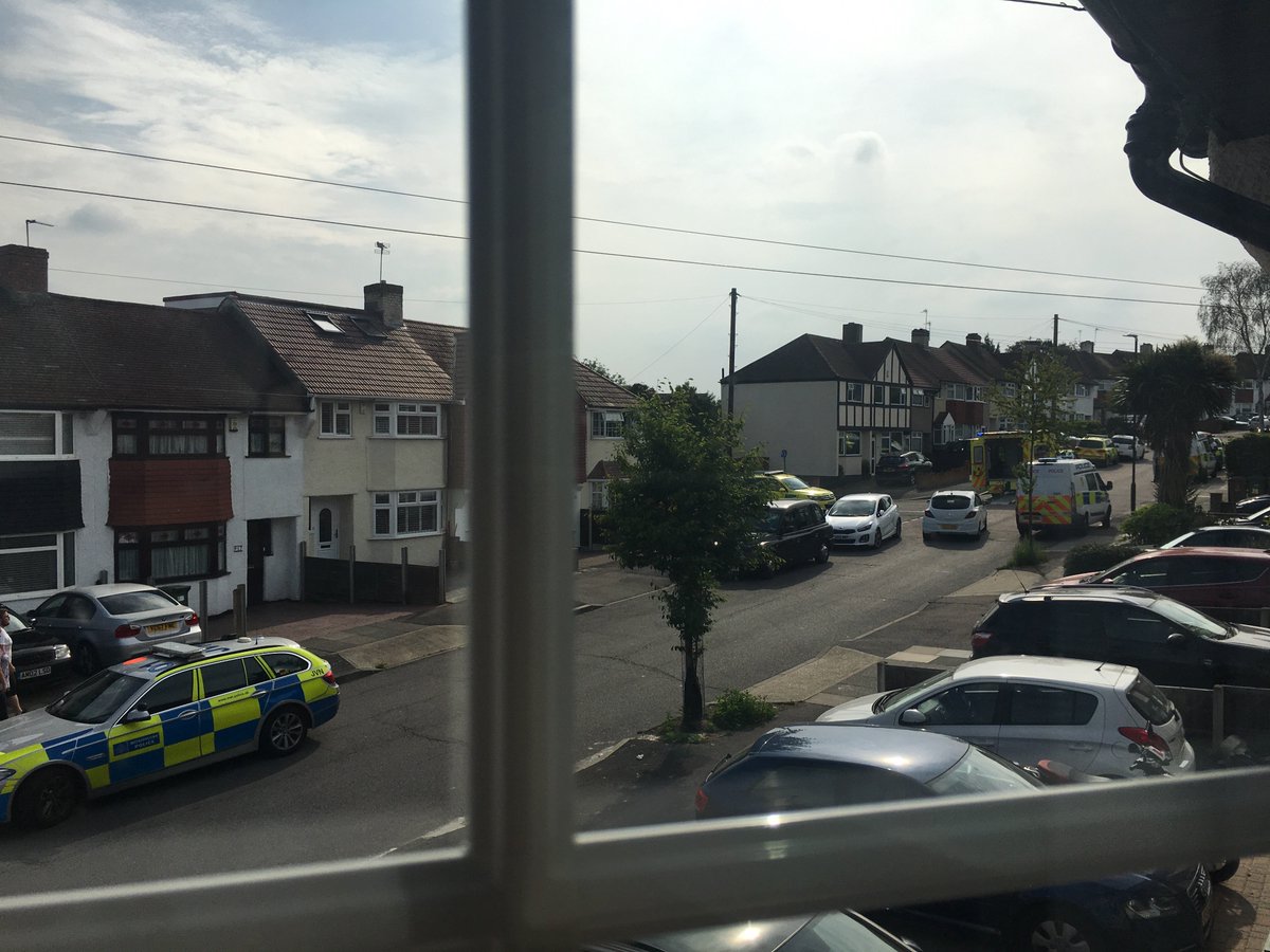 JessicaRHorner's tweet photo. @Kent999s 4 ambulances and cars, 4 police and forensics van on a really quiet residential street 😕🤔 https://t.co/7krw54e5gS