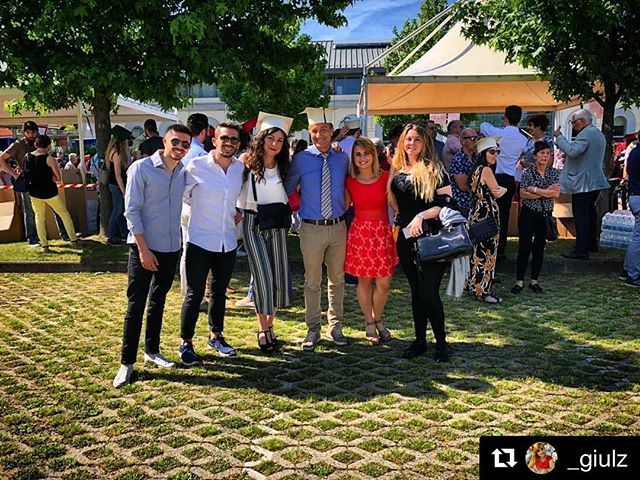UniAvogadro's tweet photo. Il vostro GradDay!
#gradday18 
#Repost @_giulz with @get_repost
・・・
6 laureati al completo - - - >UNIUPO UNIGE UNI PAVIA
❤️😎 @
#graduationday #sfilata #uniupo #photooftheday #picoftheday #fun #piemonte #uniupo #roadtonovara #friends #like https://t.co/aJBV1pPSHs https://t.co/aBROm4CuKc