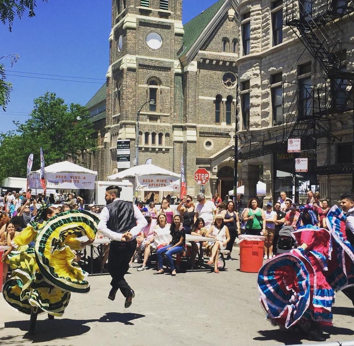 PilsenFTS's tweet photo. Don’t miss the vibrant performances of the Academy of Mexican Dance and Music today at 12:30pm! #PilsenFTS https://t.co/ILsBPfORg0
