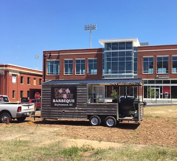 daysofthundersc's tweet photo. @dokosmoke food truck is at the 12th Annual @ThunderTowerHD Days of Thunder Event!! 

BBQ, BBQ, BBQ.... 🐷🐷🐷🐷 

#harleydavidson #bbq #thundertower #foodtruck #daysofthunder https://t.co/8Weo4OXArz