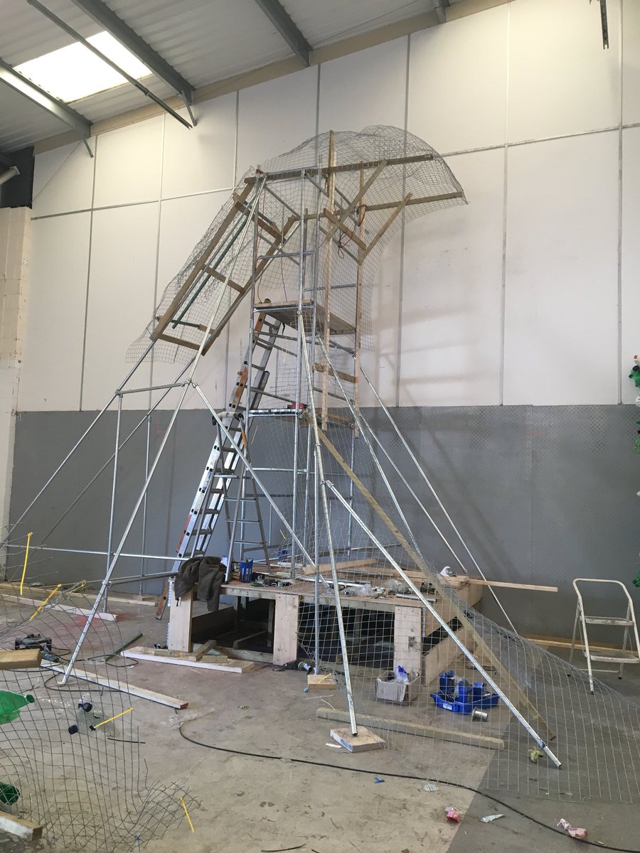 modeleffects's tweet image. #throwback to early days of building the #waveofwaste with @SketchEvents for @corona X @parleyxxx back in the workshop. #100islandsprotected 

#viridor #plasticpollution