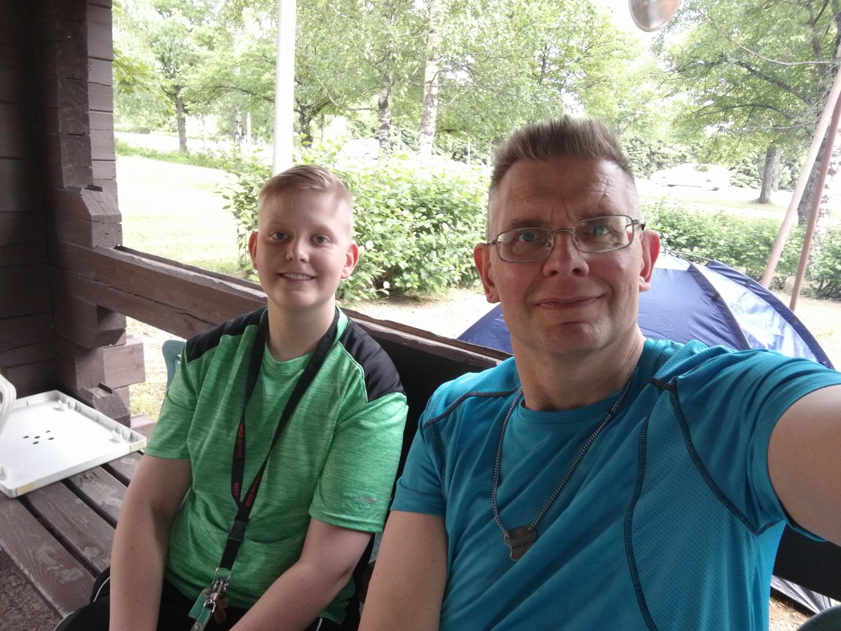 JuhaTenhonen's tweet photo. #nytgrillataan #teeseitse #burger #hkkabanossi #salamicheddar #suomalainen #pienpanimo #mustanvirranpanimo #pässiipa https://t.co/fvCny6vD1k