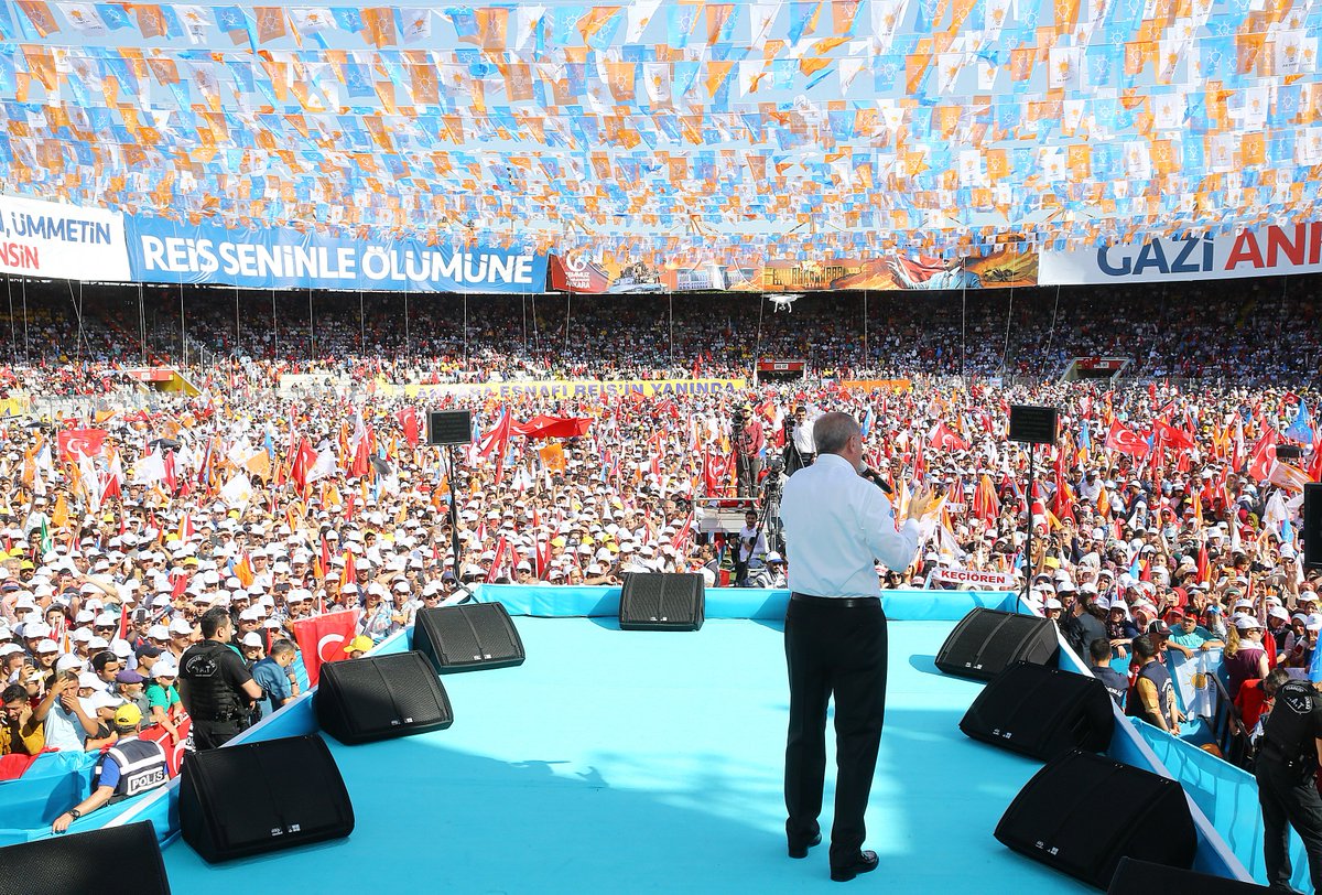 RTErdogan's tweet photo. Bugüne kadar verdiğimiz tüm mücadelelerde yanımızda olan, Cumhuriyetimizin Başkenti; bağımsızlığımızın, demokrasimizin, kalkınmamızın sembolü Ankara, bugün de 24 Haziran için bizlere destek sözü verdi.

Teşekkürler Ankara!

#VakitAnkaraVakti https://t.co/f0ohlOwDha