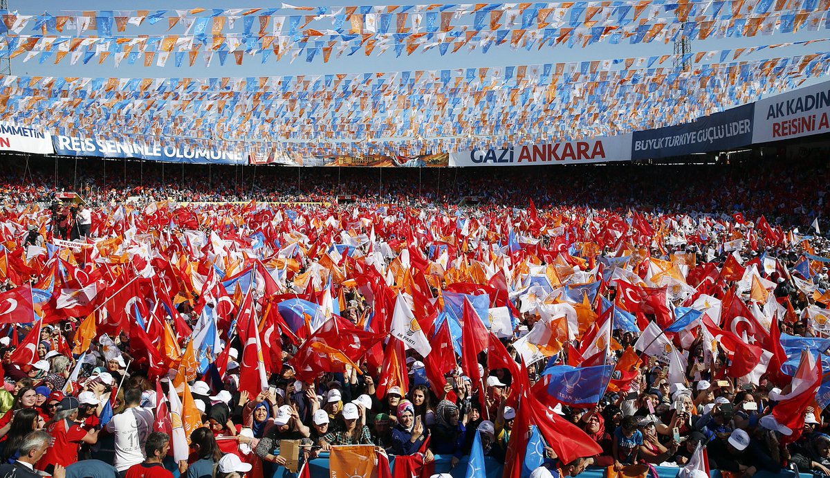 RTErdogan's tweet photo. Bugüne kadar verdiğimiz tüm mücadelelerde yanımızda olan, Cumhuriyetimizin Başkenti; bağımsızlığımızın, demokrasimizin, kalkınmamızın sembolü Ankara, bugün de 24 Haziran için bizlere destek sözü verdi.

Teşekkürler Ankara!

#VakitAnkaraVakti https://t.co/f0ohlOwDha