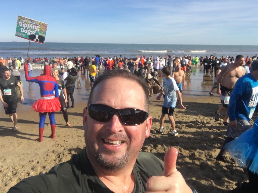 DaveWestrick's tweet photo. That one time in February I spent a day in Virginia Beach with @KV96005 and the rest of the crew and we jumped in the water and the air temp was 25 deg. #coldsand #frozenparts https://t.co/h8GTHxsMxp