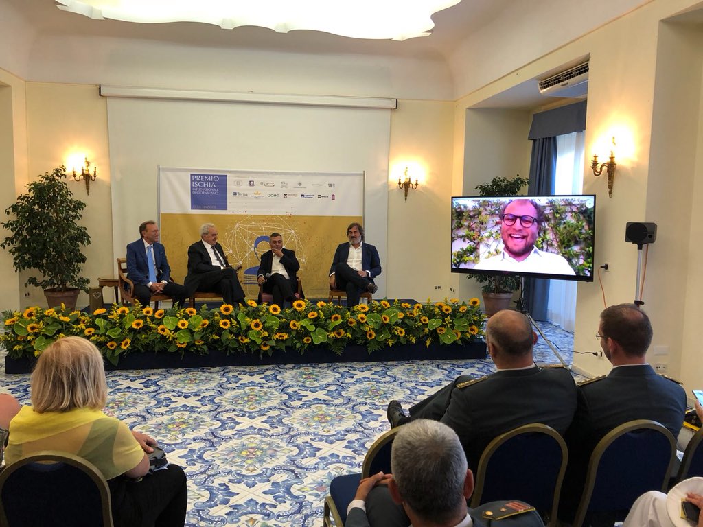 Seconda giornata del <a href="/PremioIschia/">Premio Ischia Internazionale di Giornalismo</a> con i convegni del pomeriggio. In questo momento si parla di sport con Brunp Pizzul, <a href="/PIERPARDO/">Pierluigi Pardo</a>, l’ <a href="/ics/">ICS</a>, Andrea Vianello e, collegato via Skype, l’onorevole <a href="/LottiLuca/">Luca Lotti</a>