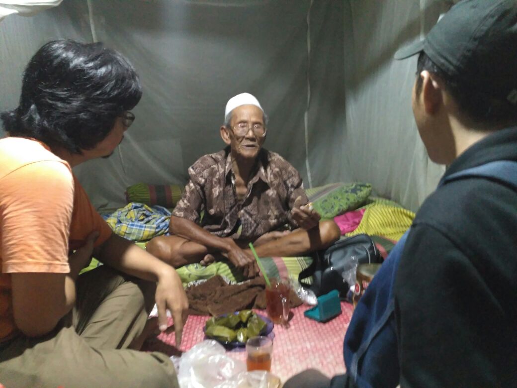 Jakampus UIN Santuni Kakek Penjual Abu Gosok jacatra.net/read/2730-jaka… #Persija