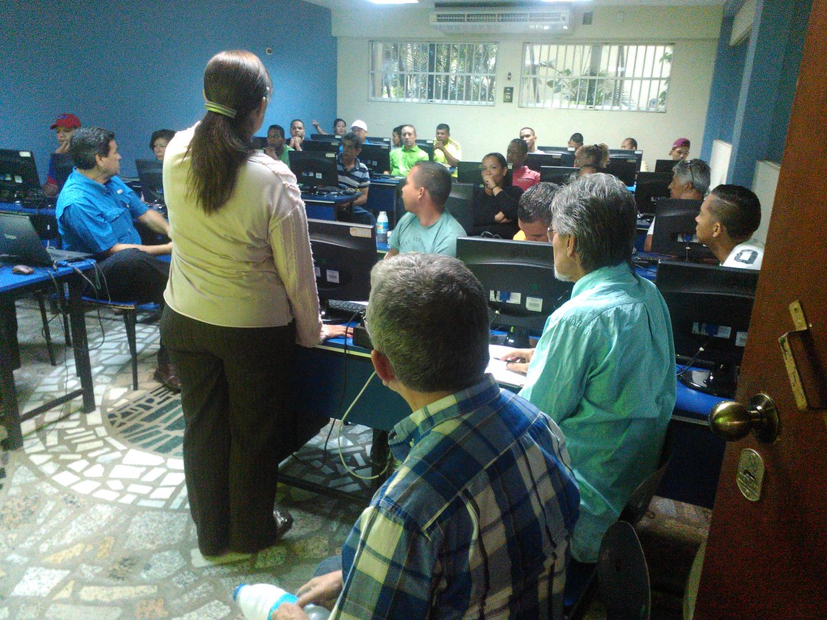 sketa0's tweet photo. Se desarrolla con éxito 2do taller del curso Acción Sindical en Tiempos de Crisis #Valencia #Apuc #Ideges #Fapuv #UC https://t.co/Oz4cscuI4D