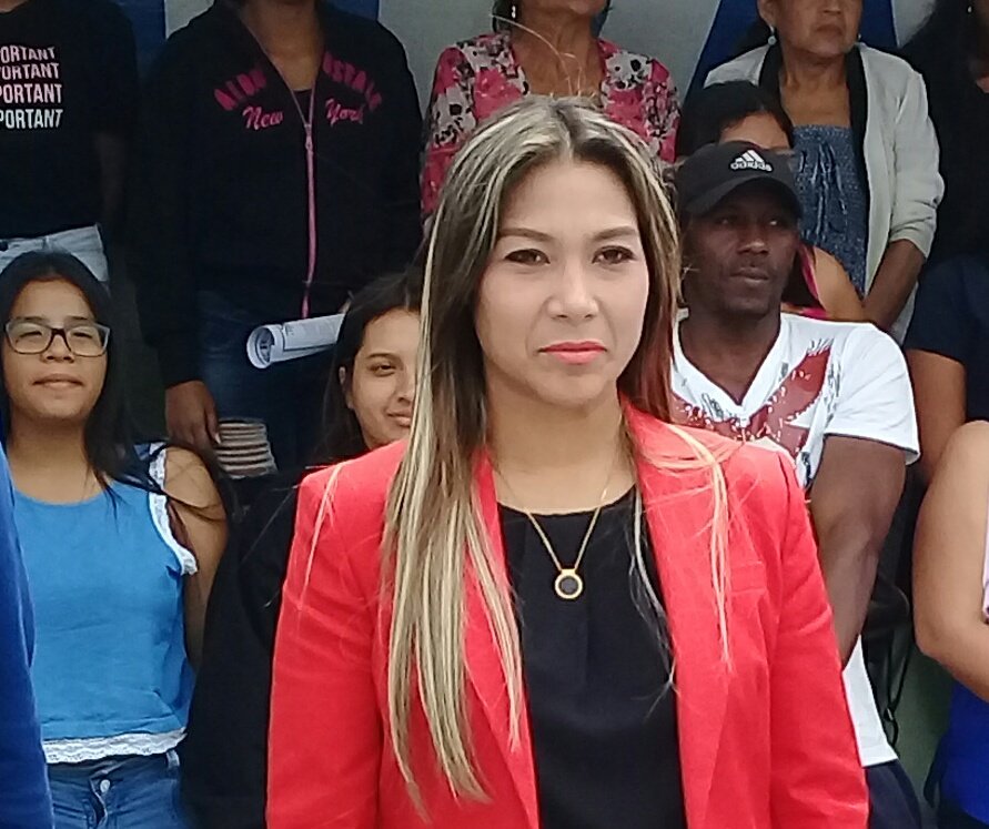 EducacionZ8_Ec's tweet photo. AHORA| @erika_lainez10, subsecretaria  de @EducacionZ8_Ec participa en la apertura de clases preparatorias para el proceso #SerBachiller 2018 2019. https://t.co/7pSBTRPt0N