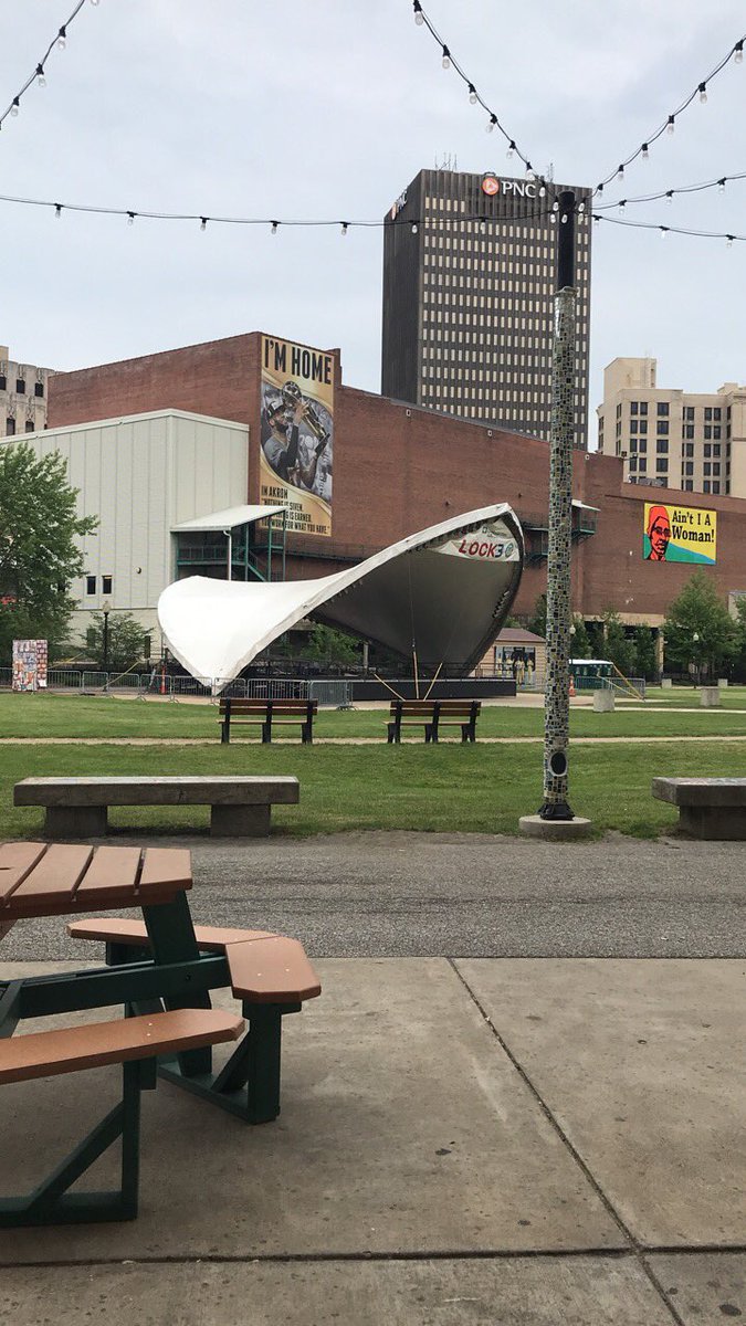 MicheleFrola1's tweet photo. Come out to Lock 3 for our Father Friendly event 1-4. Inflatables and games. Free admission!
#summitcountycasa https://t.co/RXbE8vJRke