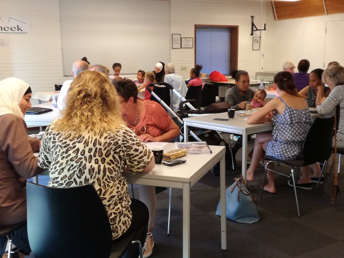 LEV_irene's tweet photo. Taalcafé Mierlo blijft goed bezocht worden, pok met de Ramadan en het warme weer. Dit mede dankzij betrokken vrijwilligers en fijne locatie in @dorpsstraat113 MASstagiare Juultje komt nog tot eind juni. We zullen haar missen!! https://t.co/UczL6BPJcF