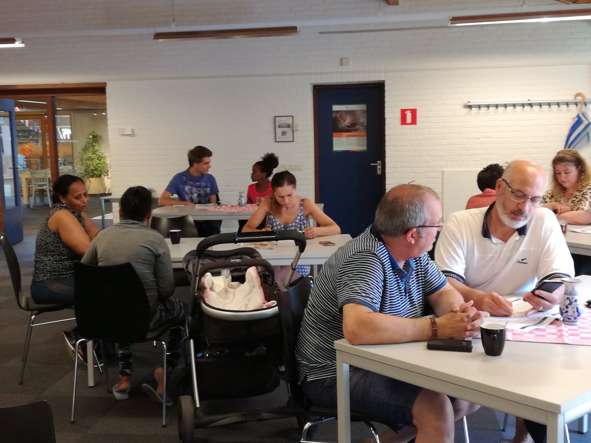 LEV_irene's tweet photo. Taalcafé Mierlo blijft goed bezocht worden, pok met de Ramadan en het warme weer. Dit mede dankzij betrokken vrijwilligers en fijne locatie in @dorpsstraat113 MASstagiare Juultje komt nog tot eind juni. We zullen haar missen!! https://t.co/UczL6BPJcF