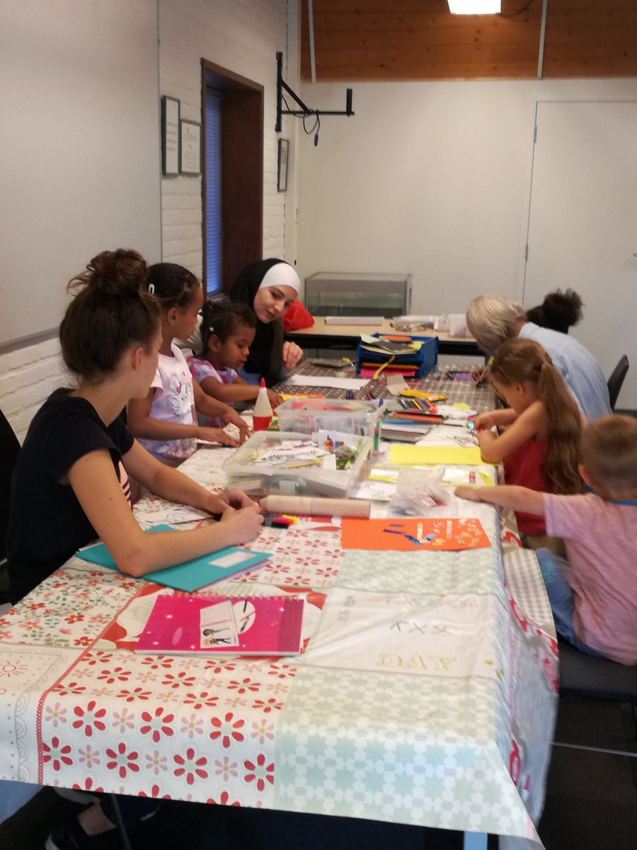 LEV_irene's tweet photo. Taalcafé Mierlo blijft goed bezocht worden, pok met de Ramadan en het warme weer. Dit mede dankzij betrokken vrijwilligers en fijne locatie in @dorpsstraat113 MASstagiare Juultje komt nog tot eind juni. We zullen haar missen!! https://t.co/UczL6BPJcF