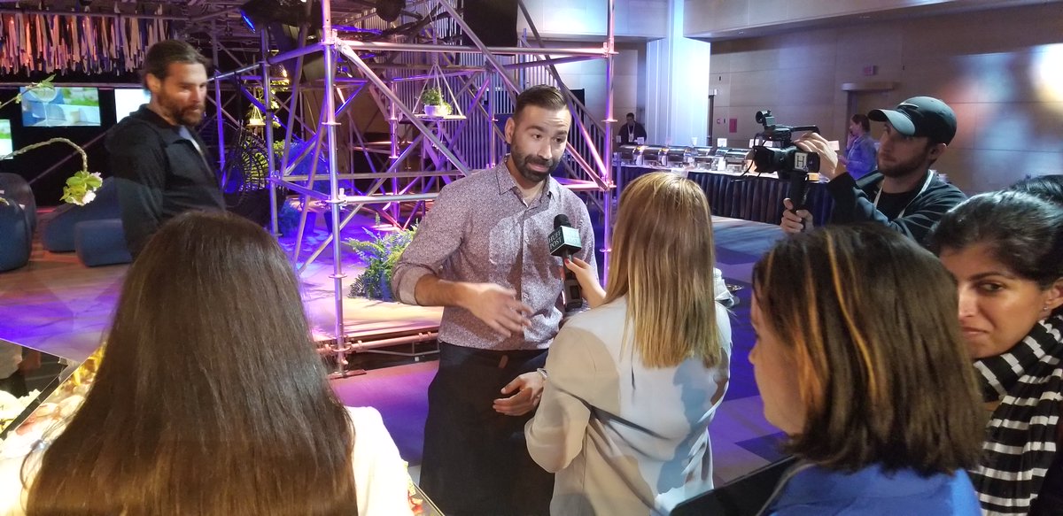 invest_canada's tweet photo. Happy to host 1400 journalists from around the world in the #G7 media centre. 🎥🇨🇦🗺️ https://t.co/UxP5oCJ2Ly