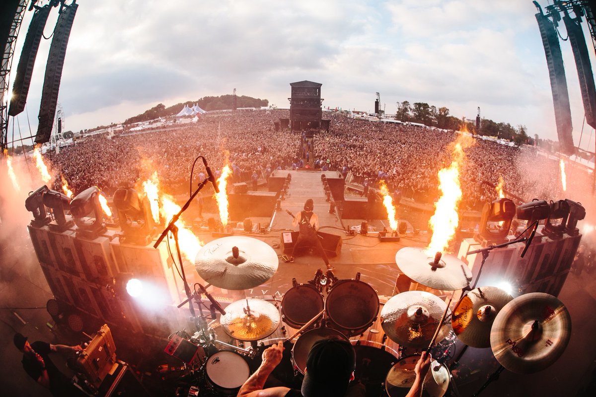 bfmvofficial's tweet photo. Thank you @DownloadFest and to everyone that came and gave their all yesterday. It was truly an honour to be part of it as always and we can't wait to come back. To the future 🍻!! MT. #Gravity #BulletForMyValentine #BFMV #DownloadFestival2018 
📷: @ryancphoto https://t.co/NXGiD8c9Es