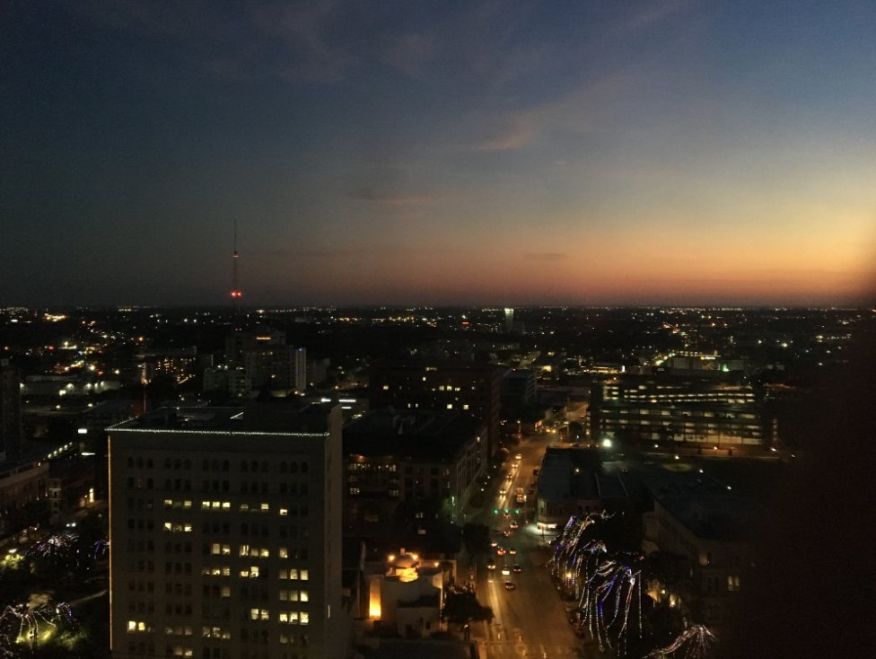 Plazaclub_sa's tweet photo. Never a dull view when you 21 stories in the sky. https://t.co/nEBprBXcN2