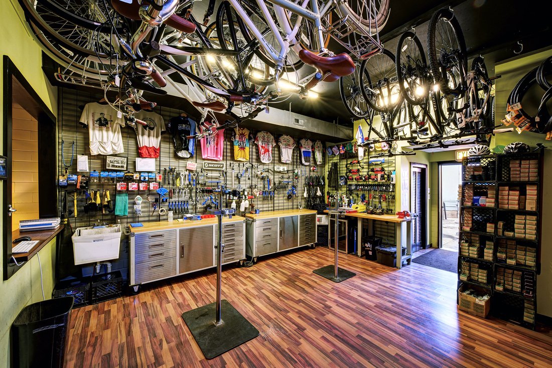RollfastFondo's tweet photo. #SaturdaySwag!! As you are traveling around and going through Louisville, KY stop by @cyclesmith! #Rollfast #CycleSmith's #Swag #Louisville https://t.co/AzfMY5TSxl