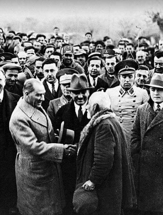 Osmanlı'nın tüm borçlarını ödeyen ATATÜRK Cumhuriyeti'nin, 1938'e kadar hiç borç almadan 48 fabrika kurduğunu unutmamak gerekir..