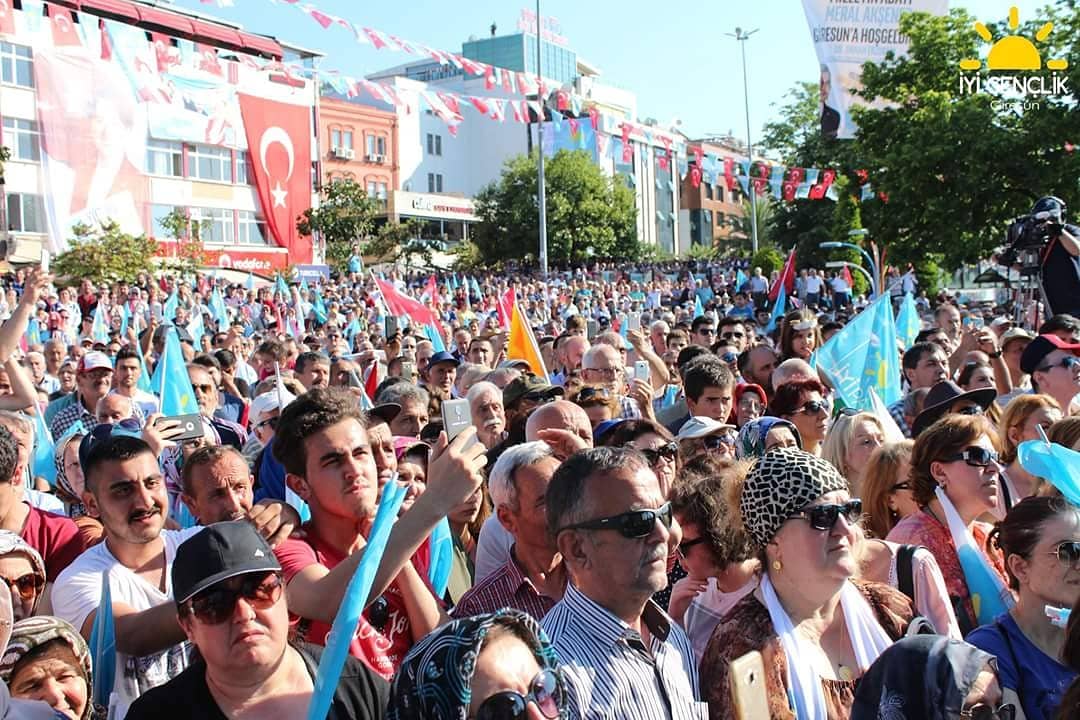 Cumhurbaşkanı adayımız Sn.Meral AKŞENER'in katılımı ile gerçekleştirmiş olduğumuz mitingimiz başarılı şekilde sona ermiştir.Çalışkan uyku bilmez, donanımlı Gençlik Kolları kadromuzla daima hazır olduğumuzu bir kez daha gösterdik.Bütün Giresun gençliğini de aramızda görmek isteriz
