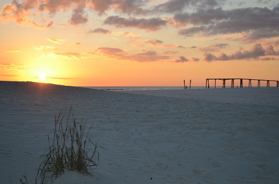 DENAirport's tweet image. Pack your bags and get excited for DEN's newest destination! Today, @SouthwestAir  begins operating once weekly between DEN and @IFlyBeaches  (Panama City, FL)! Explore the white-sand beaches in this Florida Panhandle city - the perfect summer getaway!