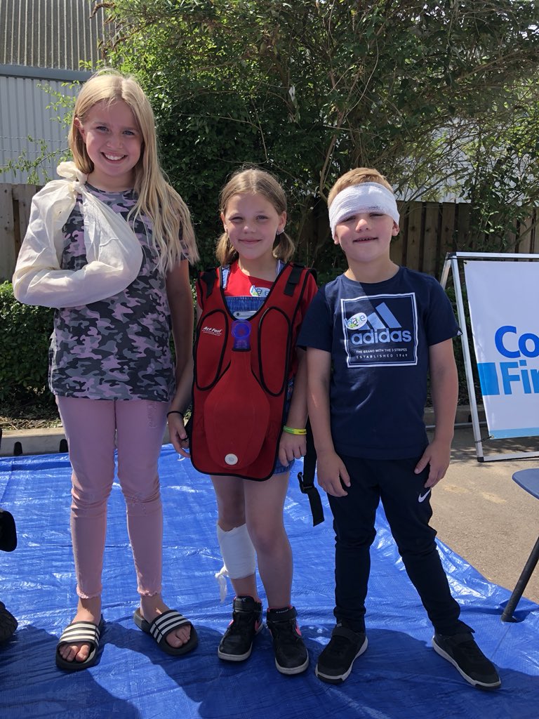 timwallace89's tweet photo. Having a great time at the #Staverton #Ambulance station open day, teaching various bits of first aid. These guys learnt how to bandage and put on a sling! (Photo with permission) #SWASTIE @swasFT https://t.co/JTOoAdCjwq